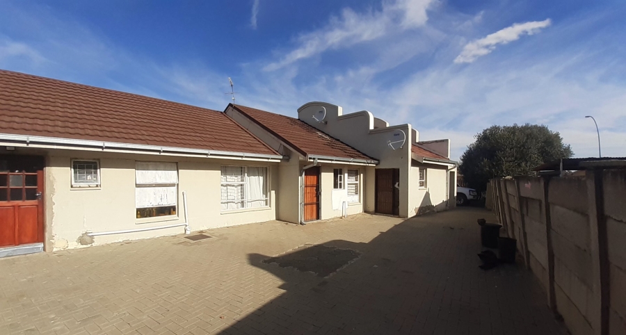 5 Bedroom Property for Sale in Lourierpark Free State